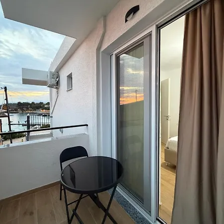 Pensionat Beachfront House Saliko 4*