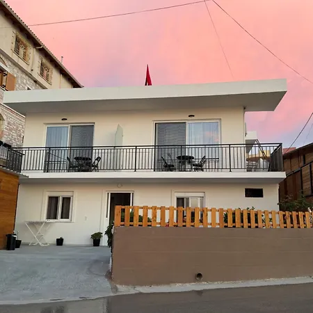 Pensionat Beachfront House Saliko 4*