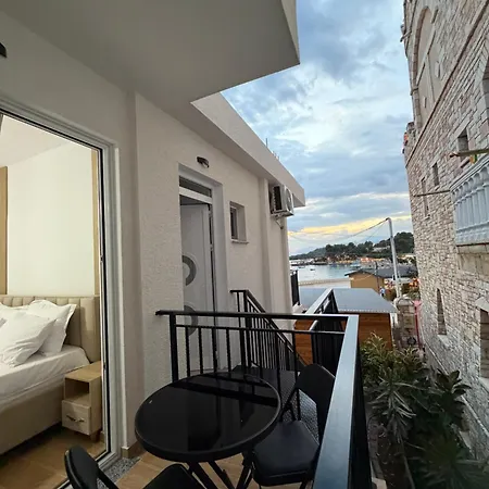 Guest house Beachfront House Saliko