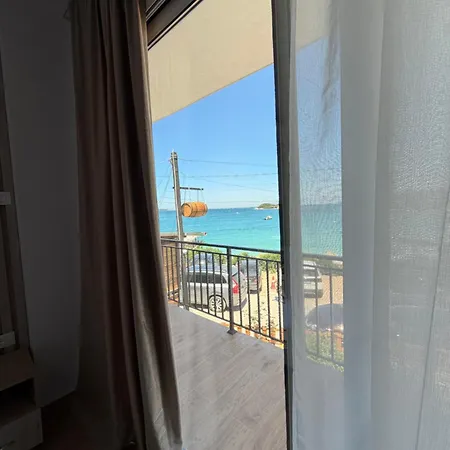 Beachfront House Saliko Maison d'hôtes
