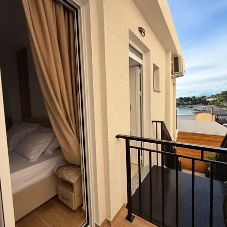 Beachfront House Saliko Pensión