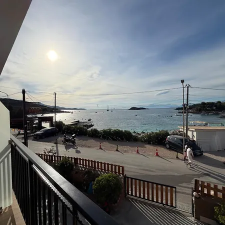 Beachfront House Saliko Pensión 3*