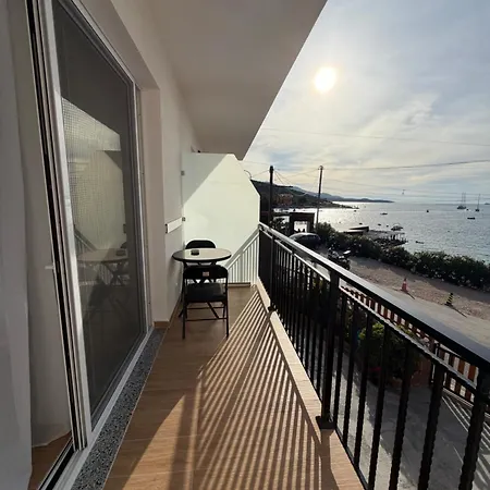 Beachfront House Saliko Maison d'hôtes 3*